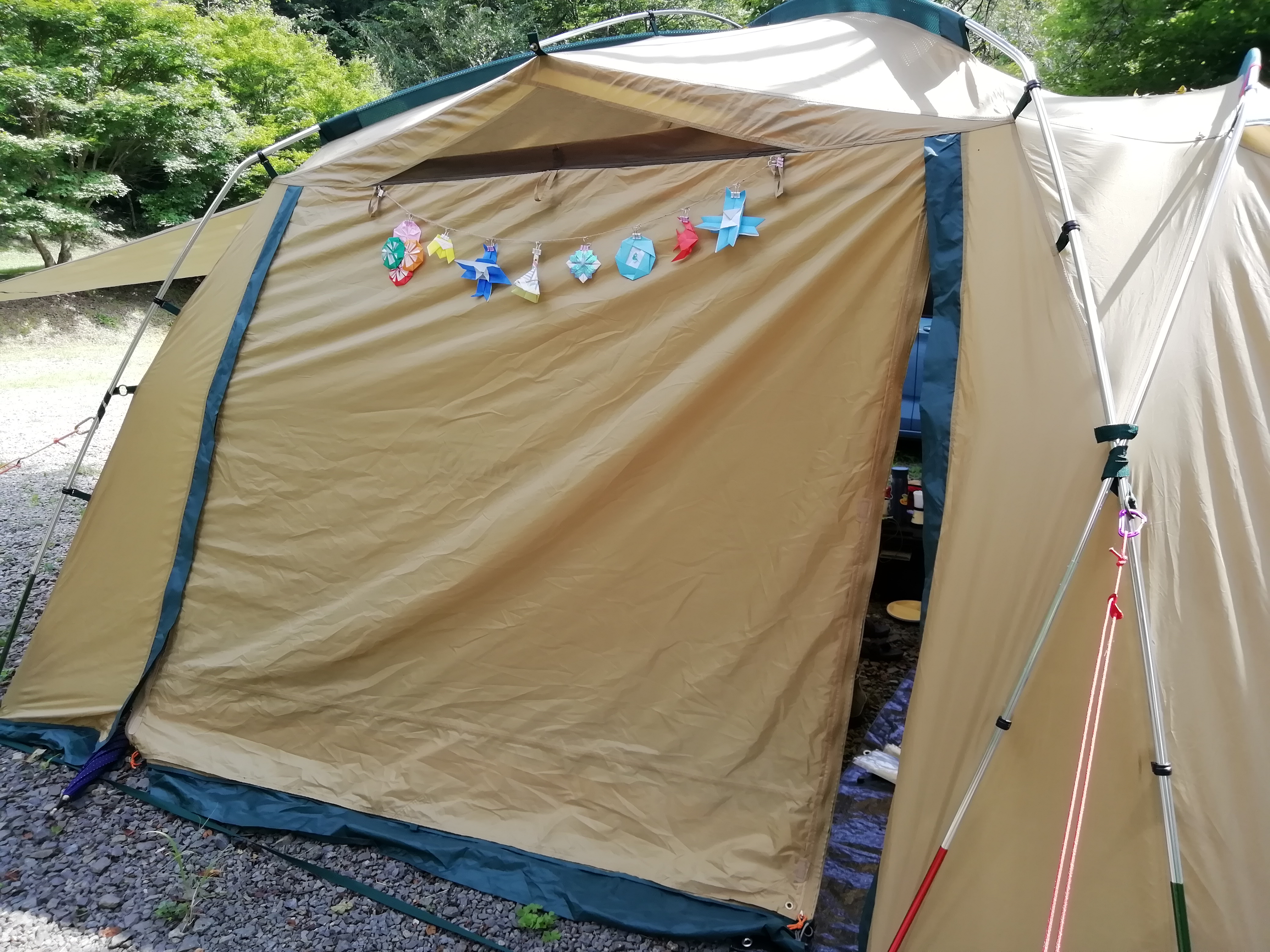 キャンプで手作りガーランド 子供と一緒に折り紙でテントを飾ろう ニガテなキャンプに 行ってみた